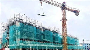 Le projet de logements sociaux Bao Ninh 2 (Quang Tri) accélère ses progrès afin d'assurer une livraison rapide des logements aux clients au troisième trimestre 2026. Photo: VNA