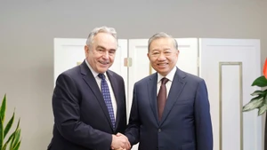 Le secrétaire général du Parti communiste du Vietnam, To Lam, et l’ancien secrétaire d’État adjoint américain Kurt Campbell. Photo : VNA.