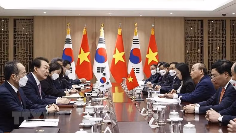 Entretien entre les Présidents vietnamien, Nguyên Xuân Phuc, et sud-coréen, Yoon Suk-yeol. Photo : VNA.
