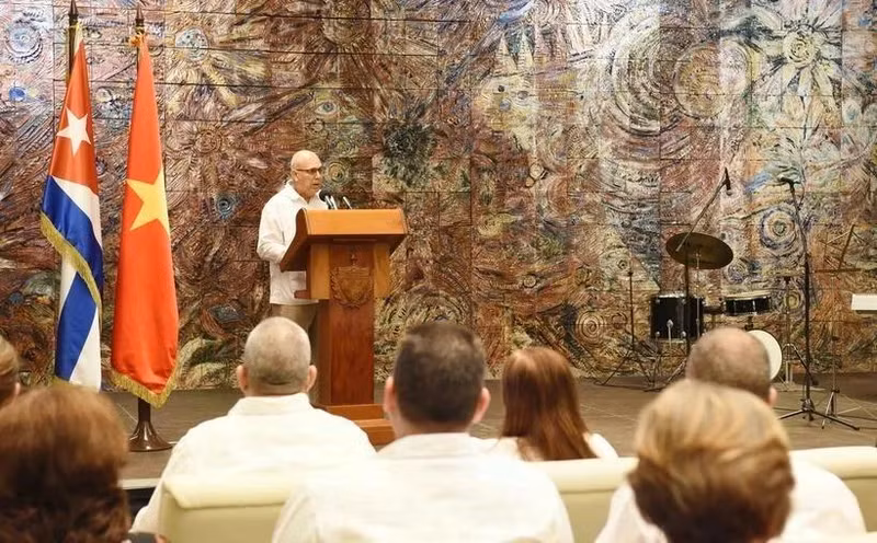 Le membre du Politburo, membre permanent du Secrétariat du Comité central du Parti communiste cubain et chef de la Commission d’organisation du comité, Roberto Morales Ojeda lors de l’événement. Photo : VNA. 