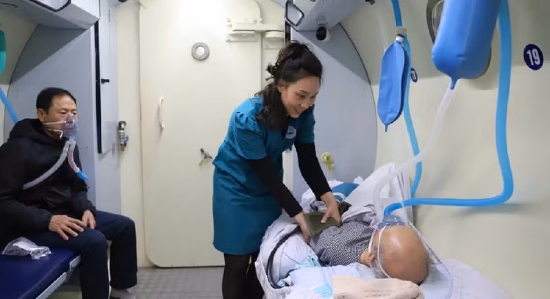 Entre 2019 et 2023, près de 3 700 patients victimes d’AVC ont été pris en charge par l’Institut, avec un temps de récupération plus court que par les méthodes traditionnelles. Photo : VOV