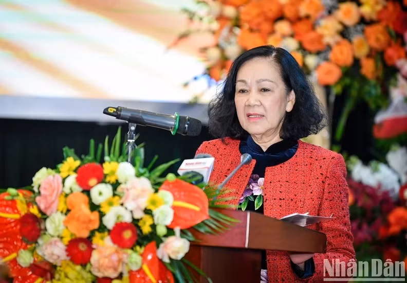 Truong Thi Mai, membre du Bureau Politique, Permanente du Secrétariat du Comité central du Parti et présidente de la Commission centrale d’Organisation du Parti, prend la parole lors de la cérémonie.