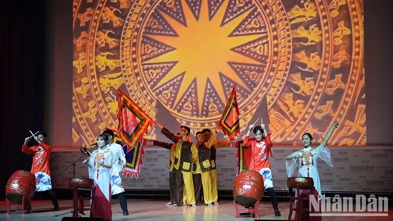 Danse du tambour. Danse du tambour.