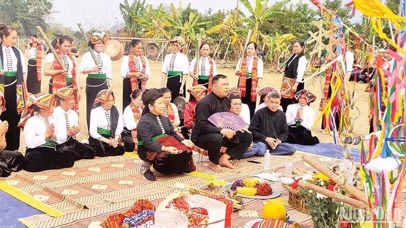 Fête de prière pour la pluie des Thái dans la commune de Muong Sang, district de Môc Châu, Son La.