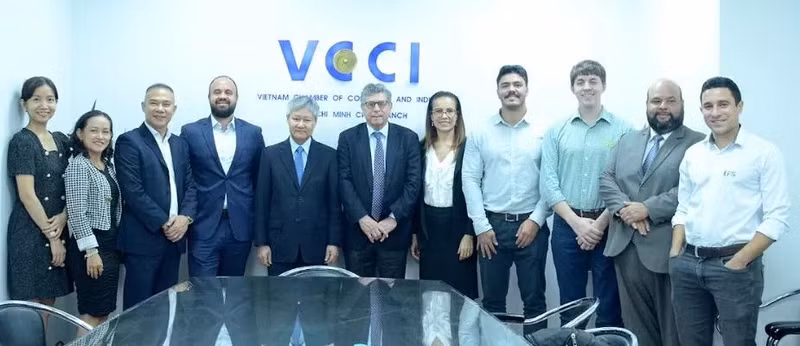 L’ambassadeur Marco Farani et une délégation d’entreprises brésiliennes en visite à la Chambre de commerce et d’industrie du Vietnam (VCCI) à Hô Chi Minh-Ville en juin 2024. Photo : VCCI.
