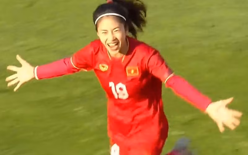 Lors des dernières minutes de temps additionnel, Thanh Nha a marqué un but dans les filets de l’équipe nationale féminine allemande. Photo : NDEL.