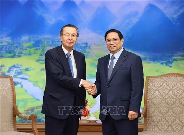 Le Premier ministre Pham Minh Chinh (à droite) et le président de la JETRO, Ishiguro Norihiko. Photo : VNA.