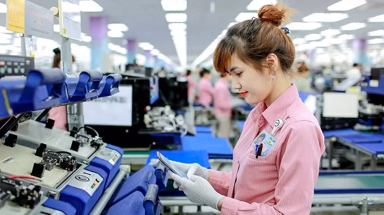 Fabrication de produits électroniques chez Samsung Electronics Vietnam, à Thai Nguyên. Photo : VIÊT CHUNG.