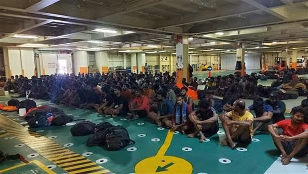 Toutes les personnes à bord du bateau de pêche Lady R3 ont été rescapées. Photo : VNA. Toutes les personnes à bord du bateau de pêche Lady R3 ont été rescapées. Photo : VNA.