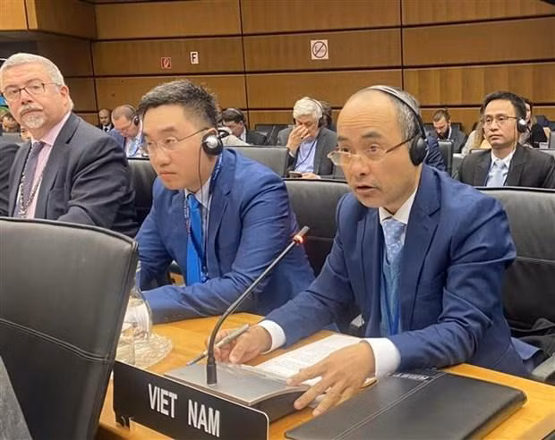 L'ambassadeur Nguyên Trung Kiên, gouverneur - représentant permanent du Vietnam auprès de l'AIEA, à la réunion. Photo : VNA. L'ambassadeur Nguyên Trung Kiên, gouverneur - représentant permanent du Vietnam auprès de l'AIEA, à la réunion. Photo : VNA.
