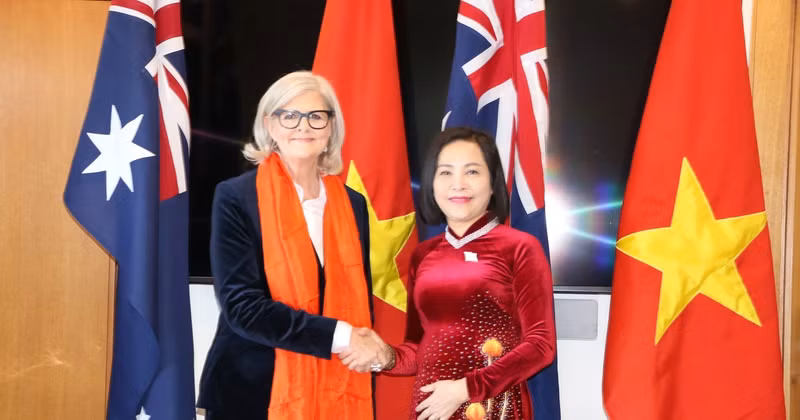 La vice-présidente de l'Assemblée nationale du Vietnam, Nguyen Thi Thanh (droite), et la gouverneure générale d'Australie, Samantha Joy Mostyn. Photo : VNA.