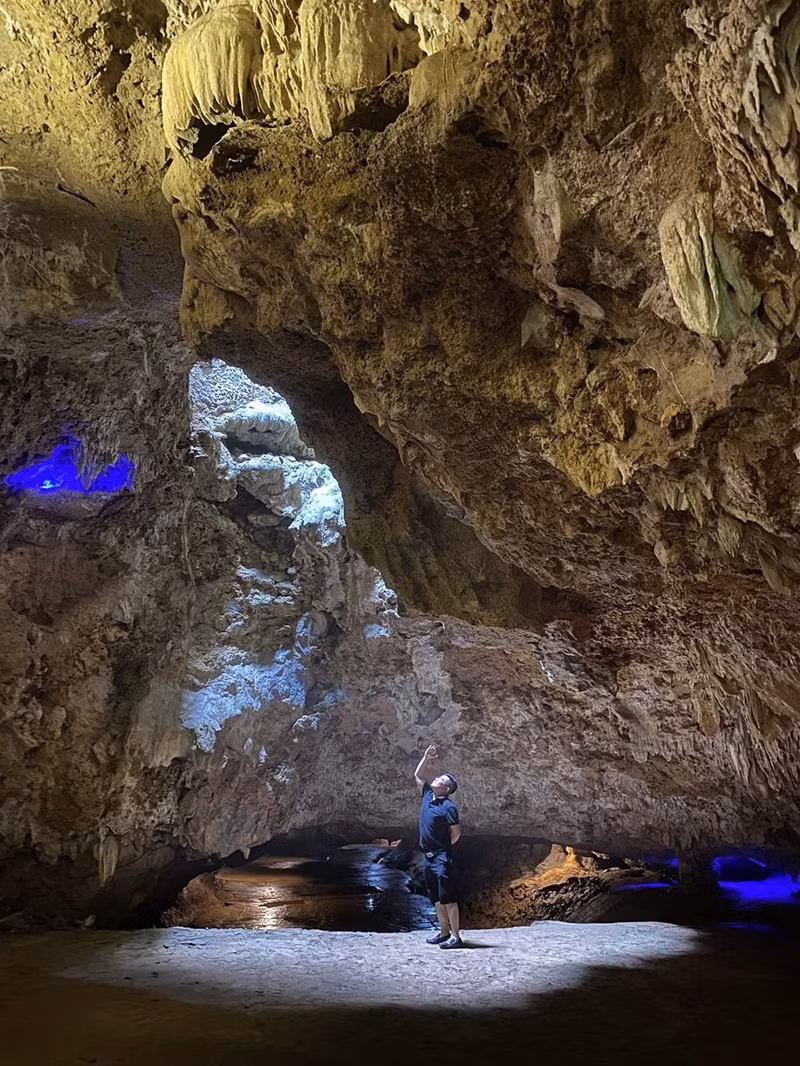La grotte de Thiên Hà, souvent comparée à « la Voie lactée au cœur de la montagne », est une destination incontournable du tourisme spéléologique de la province de Ninh Binh. Photo : TITC.