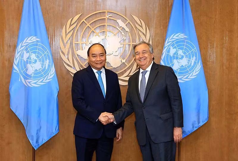 Le Président Nguyên Xuân Phuc (alors Premier ministre) et le Secrétaire général de l'ONU, António Guterres, en 2018. Photo : VGP. 