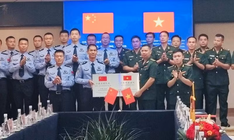 Les délégations vietnamienne et chinoise ont eu des entretiens portant sur les opérations des six premiers mois de 2024. Photo : BP