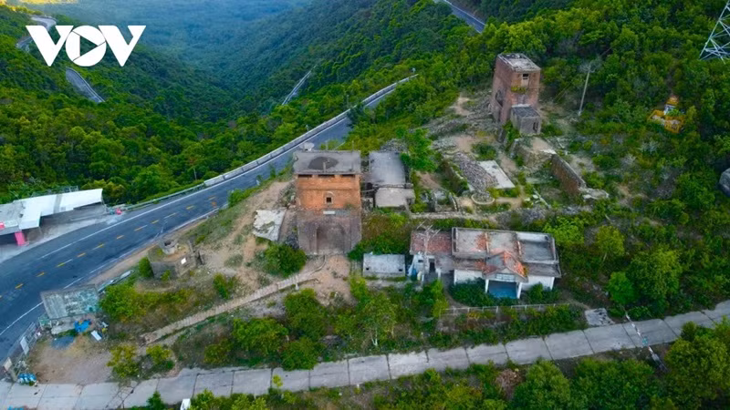 Avant la restauration, la porte Hai Van était fortement dégradée. 