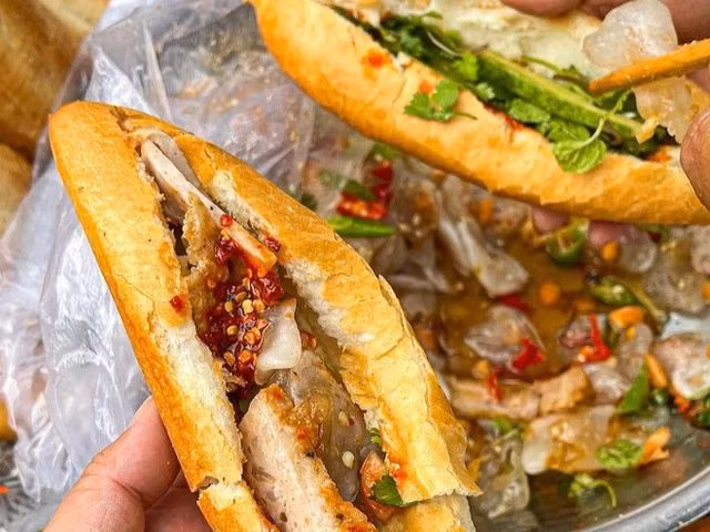 Le « bánh mì bột lọc » est un plat unique à Huê.