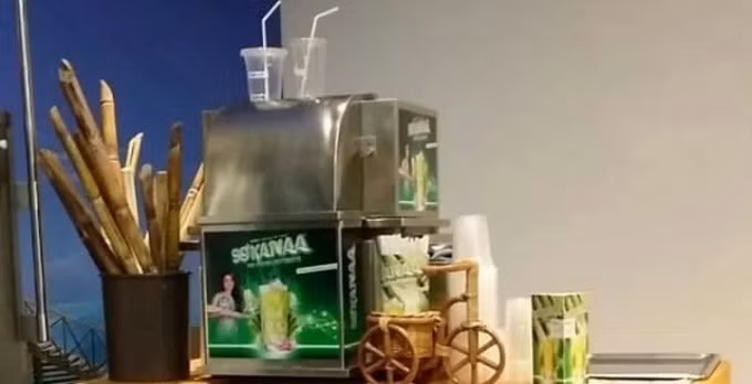 La machine à jus de canne à sucre vietnamienne est apparue en Europe. Photo : baolangson.vn