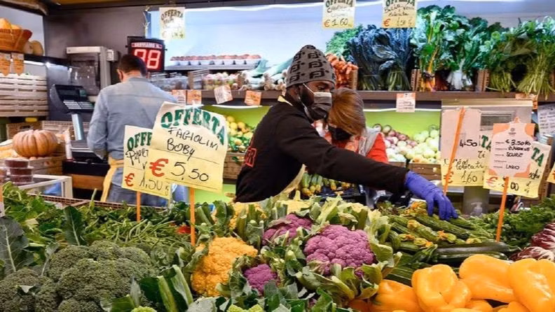 Un marché alimentaire à Rome, en Italie. Photo : FAO.