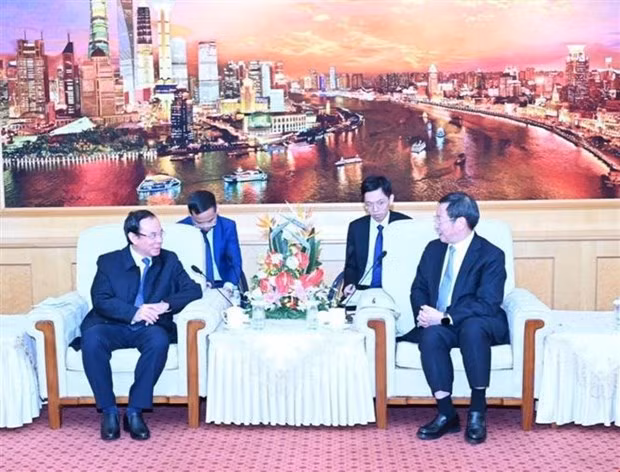 Entrevue entre le secrétaire du Comité du Parti de Hô Chi Minh-Ville, Nguyen Van Nen, et le secrétaire du Comité du Parti de Shanghai, Chen Jining. Photo: VNA