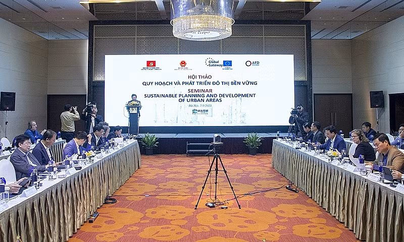 Séminaire sur la planification et le développement durable des zones urbaines coorganisé par le CCE, le ministère de la Construction et l'AFD. Photo : baoxaydung.