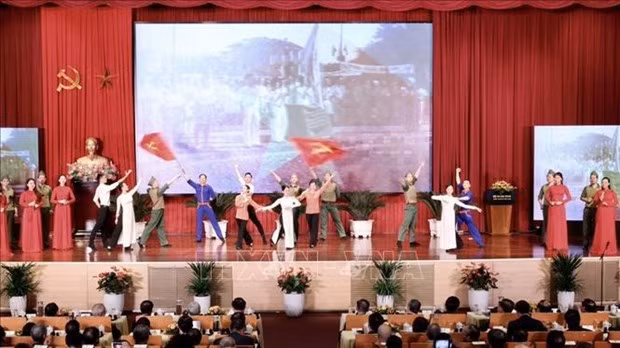 Lors de la cérémonie marquant le 70e anniversaire de la signature de l’Accord de Genève sur la cessation des hostilités au Vietnam, à Hanoi, 25 avril. Photo : VNA