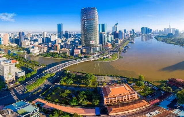 Depuis le quai de Nha Rong, vue sur le quai de Bach Dang, Hô Chi Minh-Ville. Photo: Thanhnien