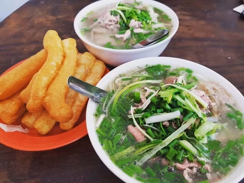 Pho Bat Dan est le plus ancien restaurant pho de Hanoï avec plus de 50 ans. Photo : Mia.vn