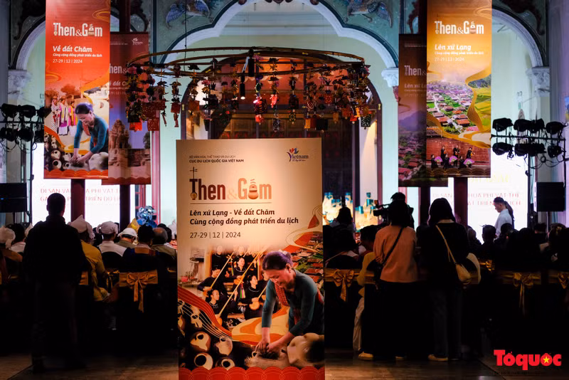 Le programme vise à mettre en lumière les valeurs exceptionnelles de ces patrimoines, notamment les pratiques du Then des Tày, Nùng et Thái et l’art de la céramique des Chăm. Photo : Toquoc.vn