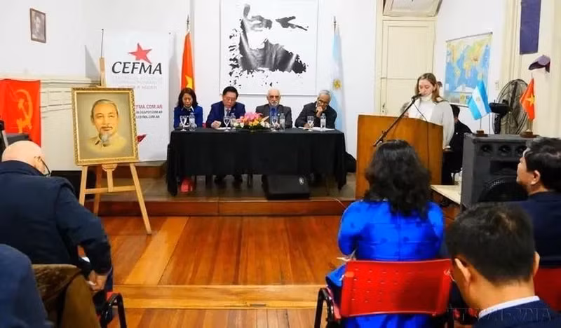 Le séminaire « Hô Chi Minh et les relations Vietnam-Amérique latine » organisée conjointement par le PCA et l'Ambassade du Vietnam en Argentine en août 2024. Photo : VNA.
