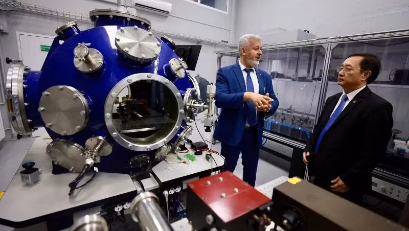 Le ministre russe de la Science et des Technologies, Huynh Thanh Dat, a visité l’Université nationale de recherche nucléaire (MEPhI) de Russie. Photo : NDEL.