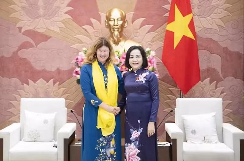 La vice-présidente de l'Assemblée nationale (AN) du Vietnam, Nguyên Thi Thanh (droite), et la représentante de l'UNICEF au Vietnam, Silvia Danailov. Photo : VNA/CVN 
