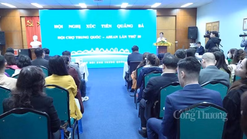 Un grand nombre d’entreprises vietnamiennes ont participé à la conférence pour présenter CAEXPO 2023. Photo : VNA.