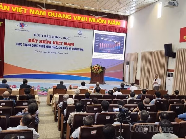 Lors du colloque. Photo : journal Cong thuong