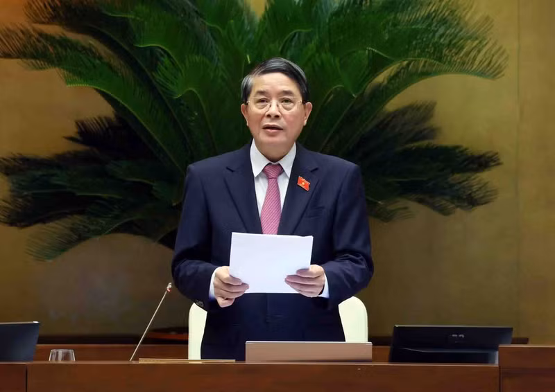 Le vice-président de l'Assemblée natonale Nguyen Duc Hai préside la séance de débat du développement socio-économique et du budget d’Etat. Photo: VNA.