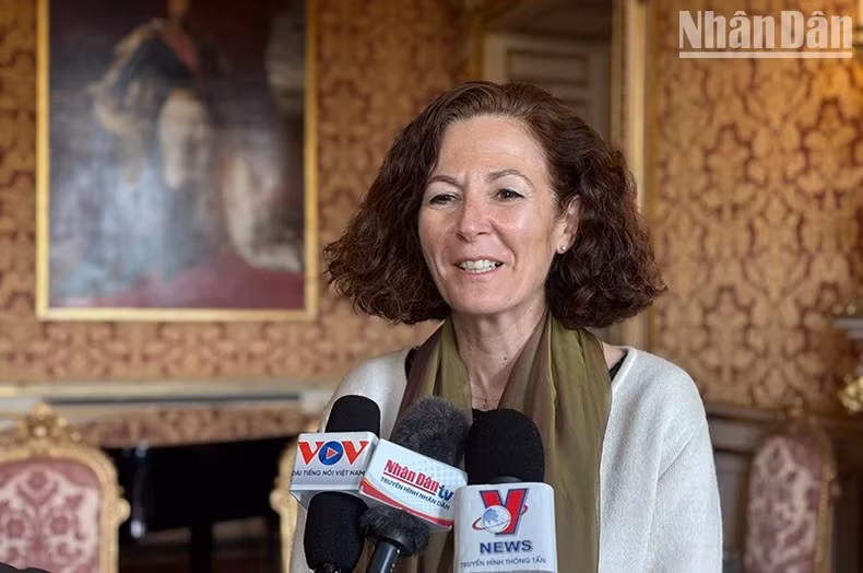 Magali Cesana a souligné que la France souhaitait renforcer ses relations économiques et commerciales avec le Vietnam. Photo : Minh Duy