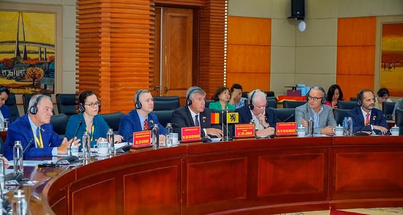 La délégation de la région de Flandre travaille avec les autorités de Hai Phong. Photo : CL.