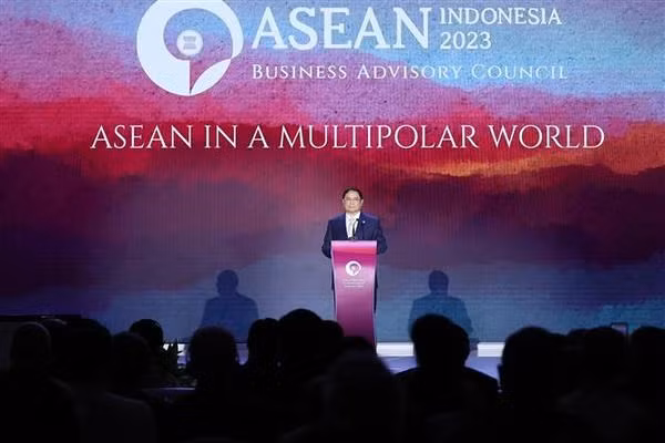 Le Premier ministre vietnamien, Pham Minh Chinh, lors du Sommet d'affaires et d'investissement de l'ASEAN tenu à Jakarta, en Indonésie, le 4 septembre. Photo : VNA.