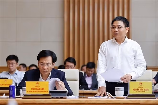 Le ministre des Finances, Nguyen Van Thang, prend la parole lors de la réunion. Photo : VNA. Le ministre des Finances, Nguyen Van Thang, prend la parole lors de la réunion. Photo : VNA.