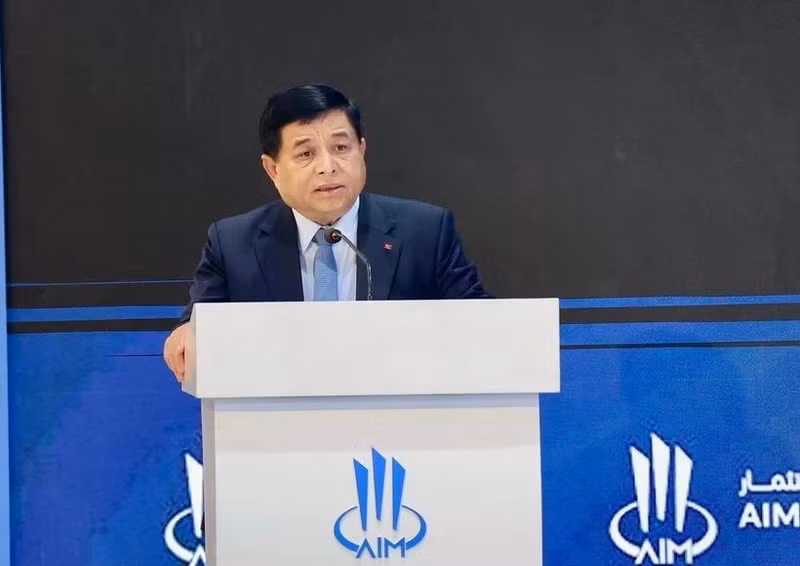 Le vice-Premier ministre Nguyen Chi Dung au 14e Congrès annuel de l'investissement (Congrès AIM) à Abou Dhabi, aux Émirats arabes unis. Photo : VGP 