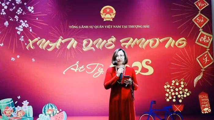 Nguyên Thi Bich Vân, représentante de la diaspora vietnamienne à Shanghai, prend la parole. Photo : baoquocte.vn