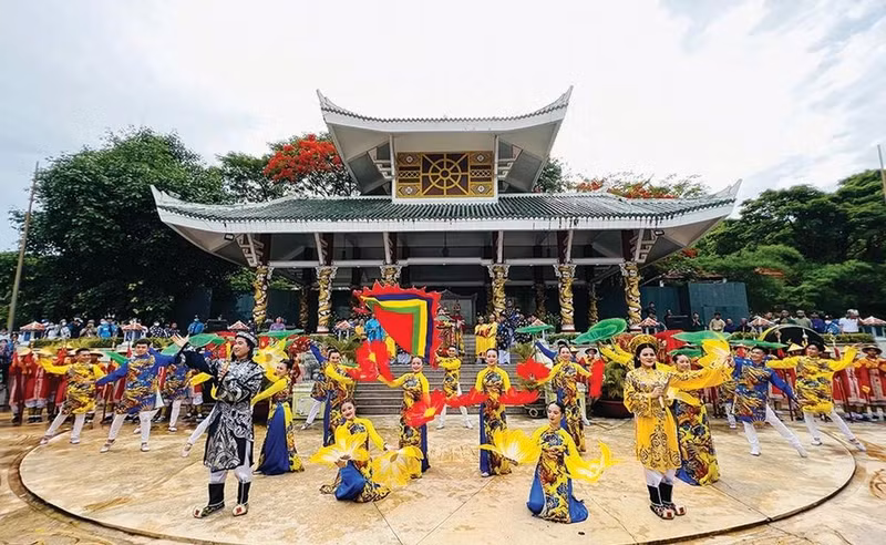 Le Festival de la déesse Bà Chua Xu au mont Sam de la province d’An Giang (Sud) se déroule du 23e au 27e jour du 4e mois lunaire. Photo : VNA. 