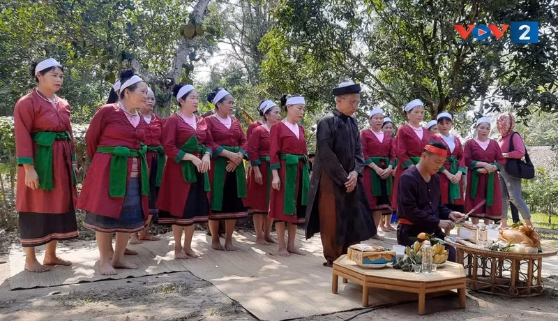 Bien que leur population soit peu nombreuse, les Tho préservent de nombreuses coutumes et traditions ancestrales. Photo : VOV