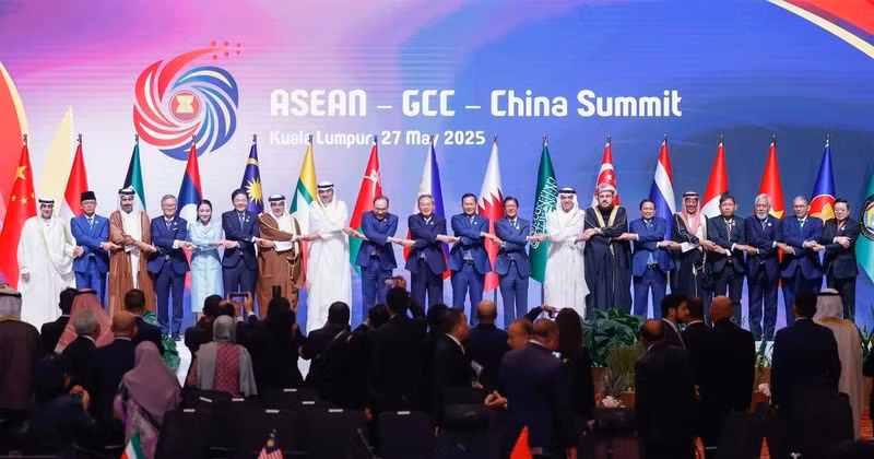 Le Premier ministre Pham Minh Chinh et les dirigeants de l'ASEAN, du CCG et de la Chine. Photo : VNA 
