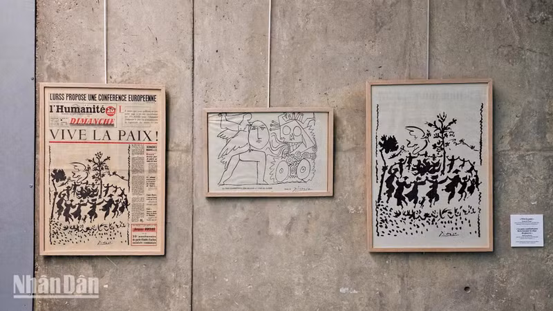« Vive la paix » est à la fois une peinture et le message de félicitations le plus chaleureux et le plus significatif que le grand peintre Pablo Picasso ait adressé au Vietnam après la signature des Accords de Genève en 1954. Photo : Khai Hoan « Vive la paix » est à la fois une peinture et le message de félicitations le plus chaleureux et le plus significatif que le grand peintre Pablo Picasso ait adressé au Vietnam après la signature des Accords de Genève en 1954. Photo : Khai Hoan