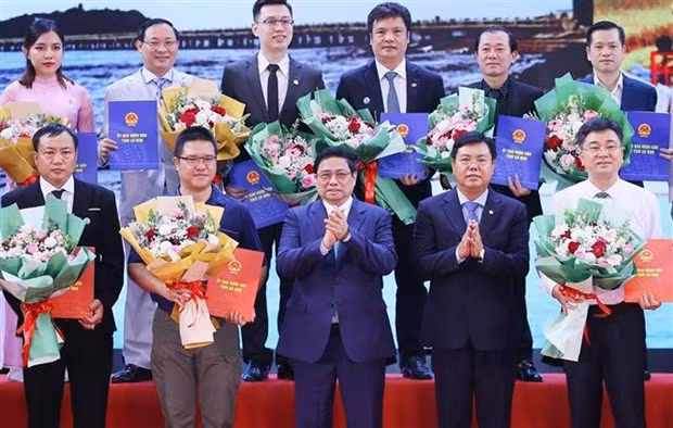 Le Premier ministre vietnamien, Pham Minh Chinh (au milieu, au 1er rang), lors de l'événement. Photo : VNA.
