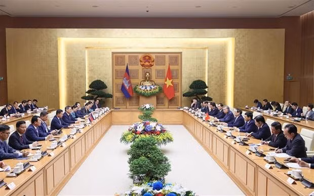 Entretien entre les Premiers ministres vietnamien et cambodgien. Photo : VNA.