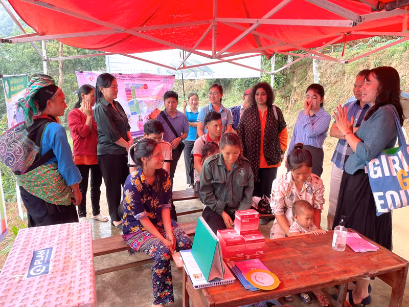 La délégation de PLAN International en visite dans la commune de Nam Dàn, district de Xin Man, province de Hà Giang. Photo : thoidai.com.vn