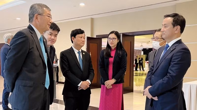 Les dirigeants de la province de Binh Duong et de la province de Yamaguchi (Japon) lors d'une réunion à Binh Duong en novembre 2022. Photo : NDEL.