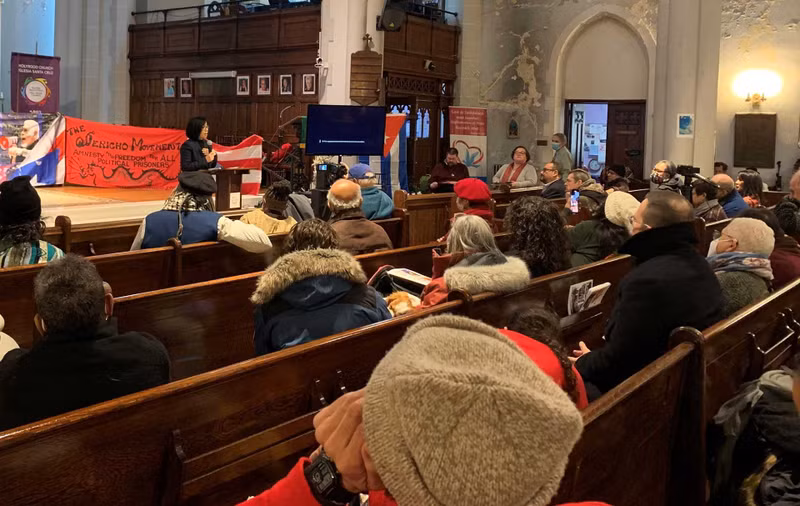 L’ambassadrice Nguyên Phuong Trà prend la parole lors de la cérémonie commémorative de Frank Velgara. Photo : baoquocte.vn.