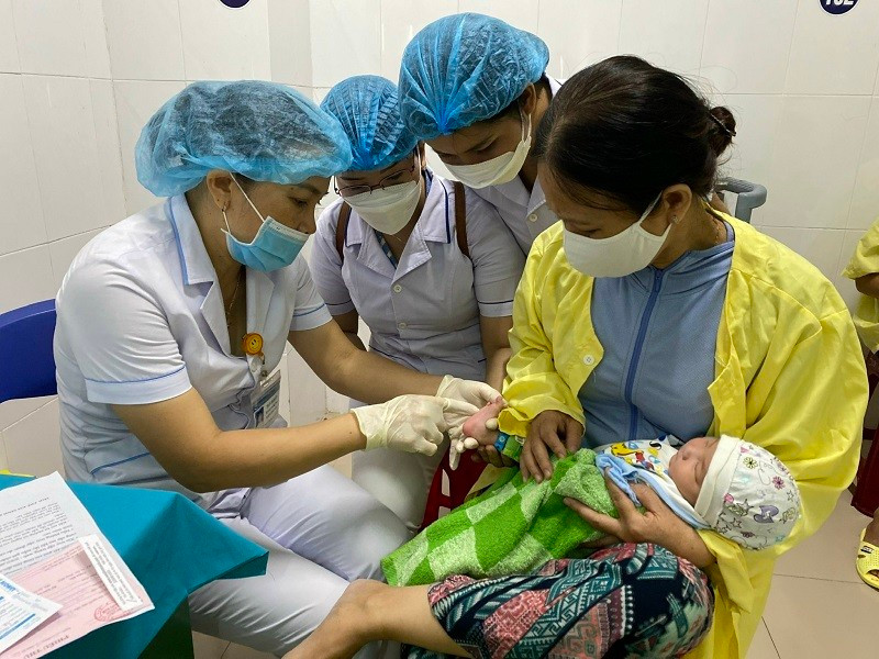 La population du Vietnam atteignant 100 millions d'habitants est une étape importante et impressionnante dans le développement du pays. Photo : NDEL.